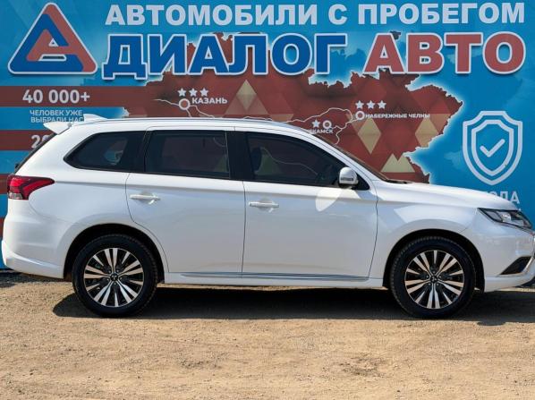 Mitsubishi Outlander III Рестайлинг 3 с пробегом 2022 года, цена 2 790 000 рублей, 30207 км, внедорожник, Автокод Объявления
