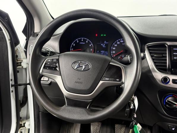 Hyundai Solaris II с пробегом 2018 года, цена 1 195 000 рублей, 117754 км, седан, Автокод Объявления