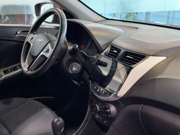 Hyundai Solaris I с пробегом 2014 года, цена 827 000 рублей, 211281 км, седан, Автокод Объявления