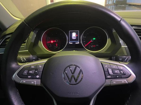 Volkswagen Tiguan II Рестайлинг с пробегом 2021 года, цена 3 550 000 рублей, 41628 км, внедорожник, Автокод Объявления