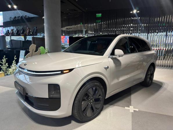 Новый Li Auto (Lixiang) L6 2025 года, цена 8 990 000 рублей, внедорожник, Автокод Объявления