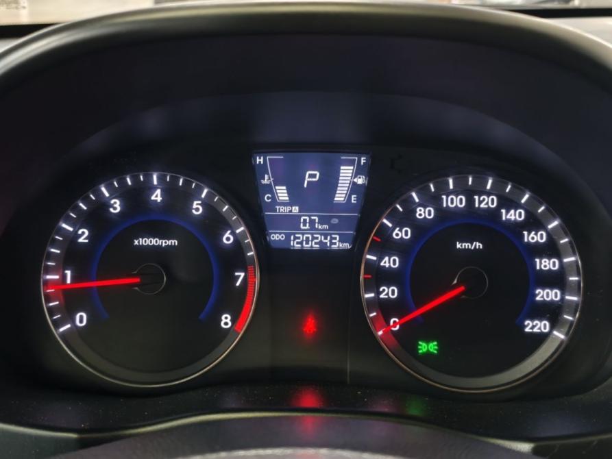 Hyundai Solaris I Курск  - изображение 10