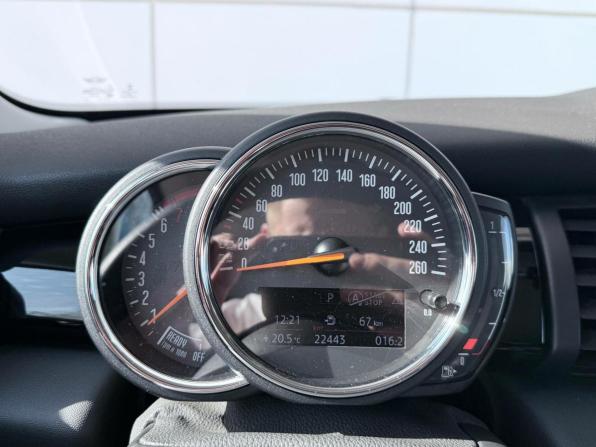 Mini Hatch III (F55/F56) Рестайлинг с пробегом 2021 года, цена 2 490 000 рублей, 22443 км, хэтчбек, Автокод Объявления