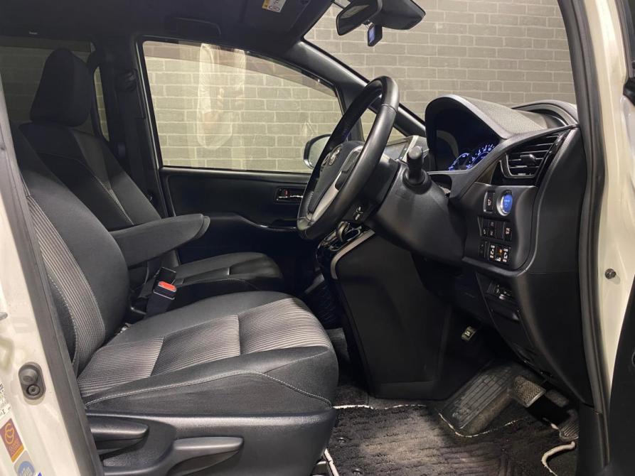 Toyota Voxy III (R80) Рестайлинг Челябинск  - изображение 10
