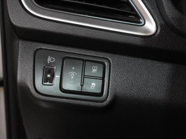 Hyundai Solaris II с пробегом 2017 года, цена 939 000 рублей, 275716 км, седан, Автокод Объявления