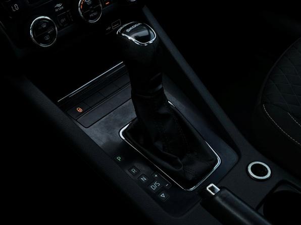 Skoda Octavia III (A7) Рестайлинг с пробегом 2018 года, цена 1 041 300 рублей, 286350 км, лифтбек, Автокод Объявления