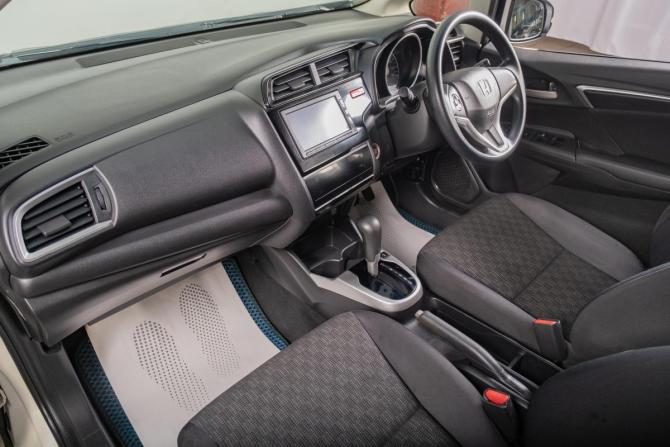 Honda Fit III с пробегом 2015 года, цена 929 000 рублей, 180000 км, хэтчбек, Автокод Объявления
