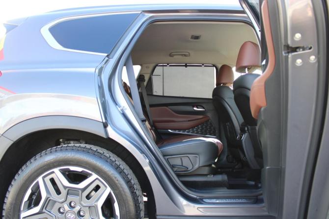 Hyundai Santa Fe IV Рестайлинг с пробегом 2022 года, цена 3 649 000 рублей, 106056 км, внедорожник, Автокод Объявления