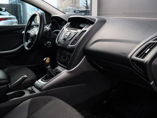 Ford Focus III с пробегом 2015 года, цена 878 000 рублей, 171863 км, хэтчбек, Автокод Объявления