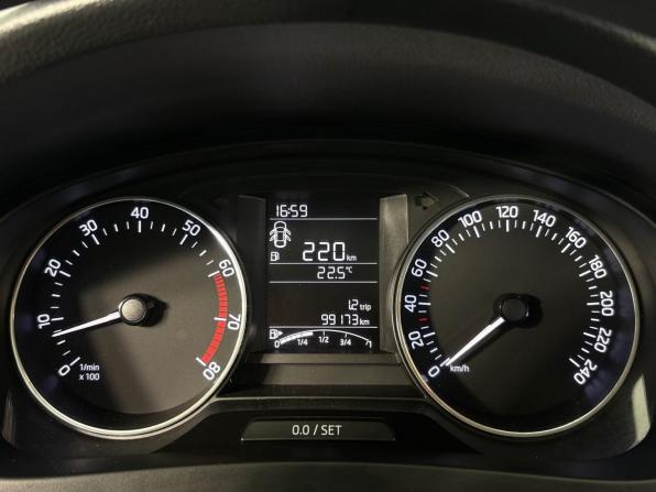 Skoda Rapid I с пробегом 2016 года, цена 1 199 000 рублей, 99170 км, лифтбек, Автокод Объявления