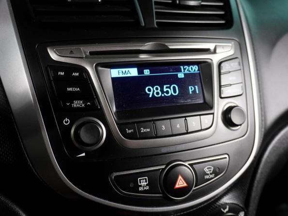 Hyundai Solaris I Рестайлинг с пробегом 2016 года, цена 954 000 рублей, 156075 км, хэтчбек, Автокод Объявления
