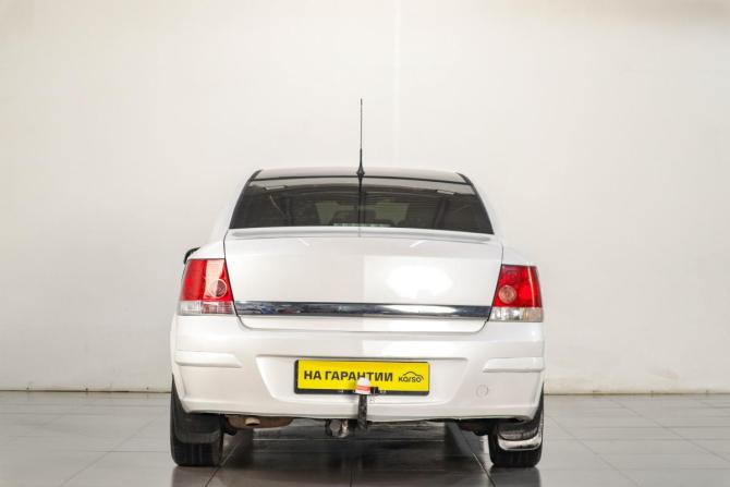 Opel Astra J Рестайлинг с пробегом 2012 года, цена 629 000 рублей, 210000 км, седан, Автокод Объявления