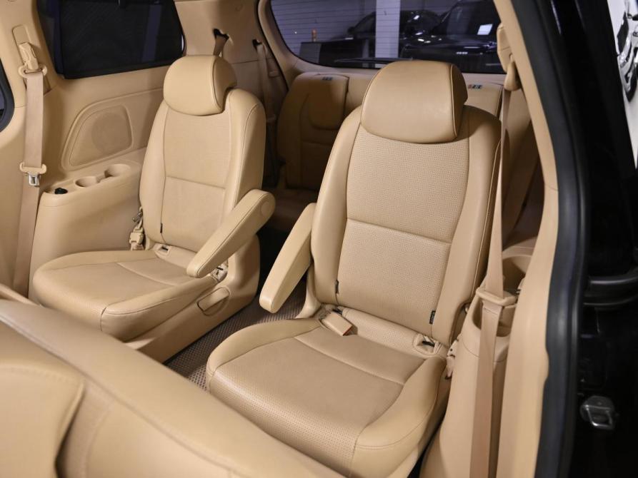 Kia Carnival III Москва  - изображение 19