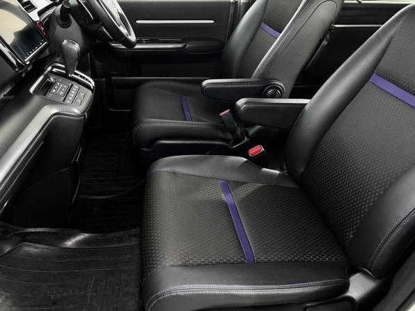 Honda Stepwgn V Рестайлинг с пробегом 2019 года, цена 2 600 000 рублей, 52000 км, минивэн, Автокод Объявления