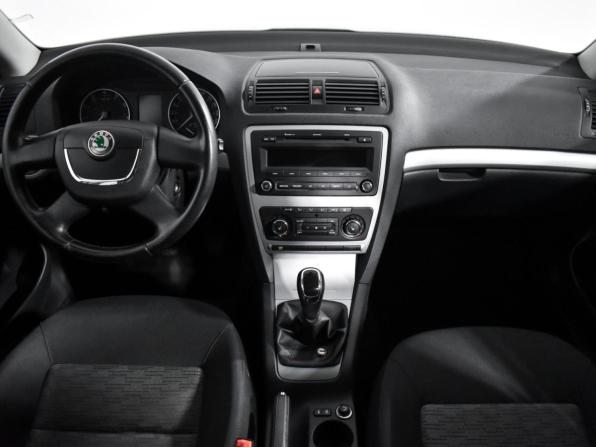 Skoda Octavia II (A5) Рестайлинг с пробегом 2012 года, цена 725 000 рублей, 174000 км, лифтбек, Автокод Объявления