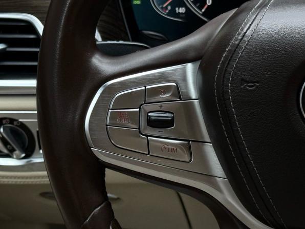 BMW 7 серии VI (G11/G12) с пробегом 2015 года, цена 2 999 000 рублей, 187631 км, седан, Автокод Объявления