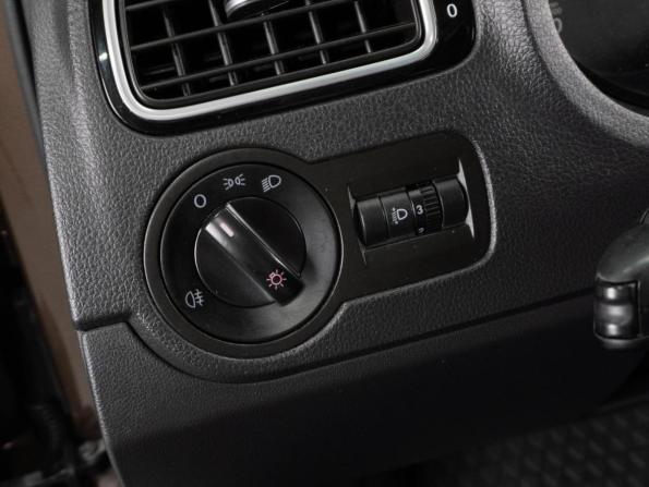 Volkswagen Polo V Рестайлинг с пробегом 2018 года, цена 1 479 000 рублей, 124513 км, седан, Автокод Объявления