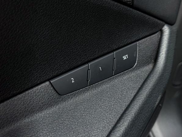 Audi e-tron I с пробегом 2019 года, цена 5 099 990 рублей, 38195 км, внедорожник, Автокод Объявления