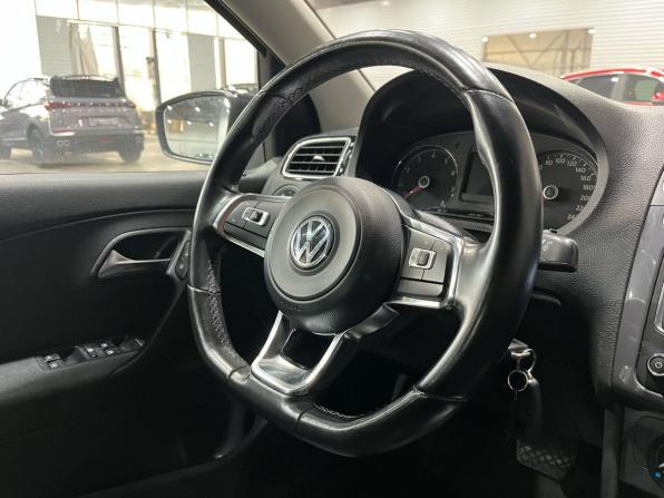 Volkswagen Polo V Рестайлинг с пробегом 2020 года, цена 1 370 000 рублей, 76000 км, седан, Автокод Объявления