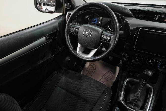 Toyota Hilux VIII с пробегом 2016 года, цена 2 919 000 рублей, 220000 км, offers.body_type.unknown, Автокод Объявления