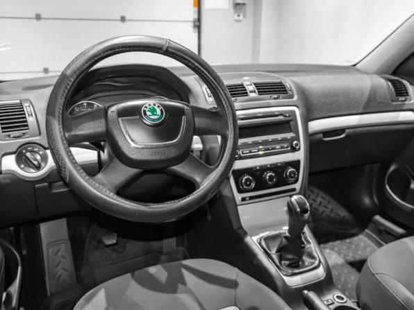 Skoda Octavia II (A5) Рестайлинг с пробегом 2011 года, цена 668 895 рублей, 398311 км, лифтбек, Автокод Объявления