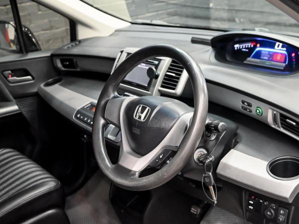 Honda Freed I Рестайлинг с пробегом 2012 года, цена 870 000 рублей, 279725 км, компактвэн, Автокод Объявления