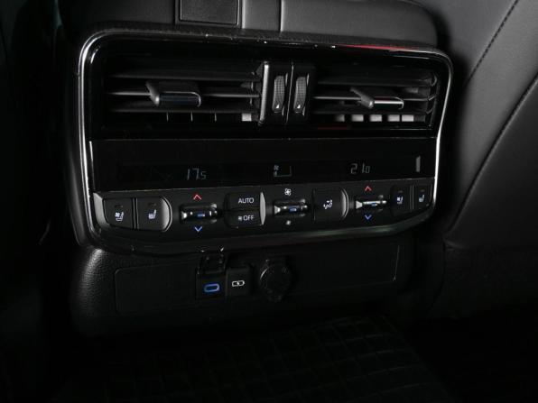 Toyota Land Cruiser 300 Series с пробегом 2022 года, цена 9 990 000 рублей, 68813 км, внедорожник, Автокод Объявления