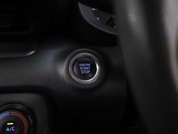 Toyota Yaris IV с пробегом 2020 года, цена 1 279 000 рублей, 80496 км, хэтчбек, Автокод Объявления