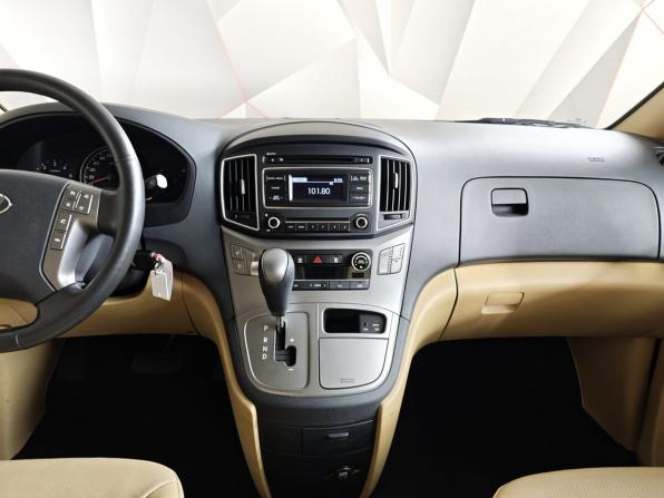 Hyundai H-1 II Рестайлинг 2 с пробегом 2018 года, цена 3 830 000 рублей, 30166 км, минивэн, Автокод Объявления
