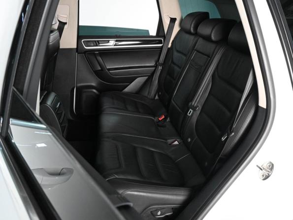 Volkswagen Touareg II Рестайлинг с пробегом 2015 года, цена 2 629 000 рублей, 228472 км, внедорожник, Автокод Объявления