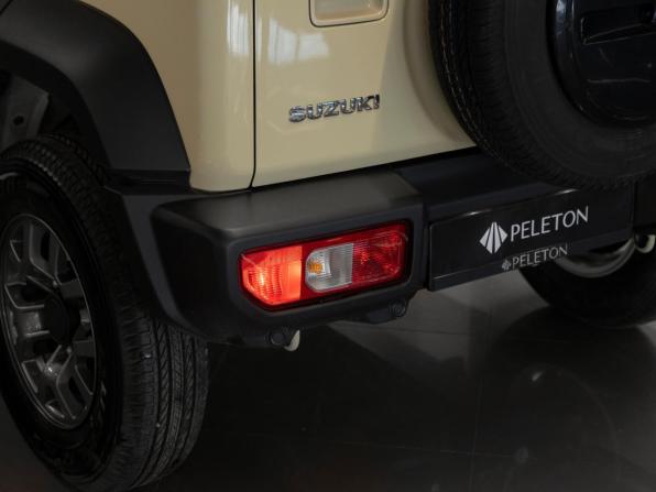 Suzuki Jimny IV с пробегом 2025 года, цена 4 200 000 рублей, 31 км, внедорожник, Автокод Объявления