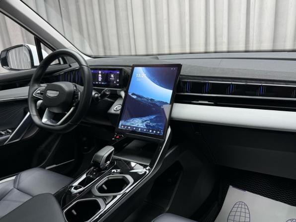 Geely Atlas II с пробегом 2024 года, цена 2 979 000 рублей, 28103 км, внедорожник, Автокод Объявления