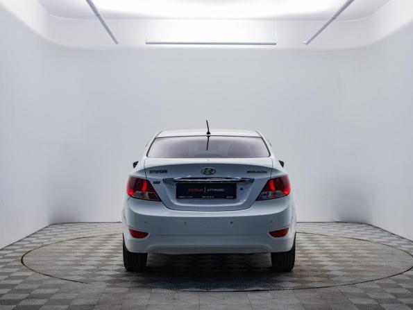 Hyundai Solaris I с пробегом 2012 года, цена 640 000 рублей, 301194 км, седан, Автокод Объявления
