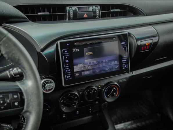 Toyota Hilux VIII с пробегом 2015 года, цена 1 985 000 рублей, 294056 км, offers.body_type.unknown, Автокод Объявления