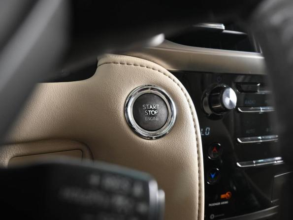 Lexus LX III Рестайлинг 2 с пробегом 2017 года, цена 5 989 000 рублей, 155075 км, внедорожник, Автокод Объявления
