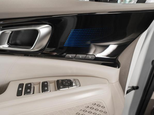 Kia Carnival IV Рестайлинг с пробегом 2024 года, цена 9 100 000 рублей, 50 км, минивэн, Автокод Объявления