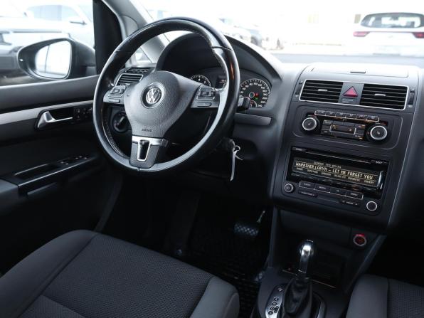 Volkswagen Touran I Рестайлинг 2 с пробегом 2011 года, цена 898 000 рублей, 256000 км, компактвэн, Автокод Объявления