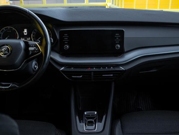 Skoda Octavia IV (A8) с пробегом 2021 года, цена 1 299 999 рублей, 267025 км, лифтбек, Автокод Объявления