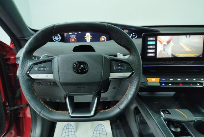 Changan UNI-V I с пробегом 2023 года, цена 2 390 000 рублей, 23494 км, лифтбек, Автокод Объявления