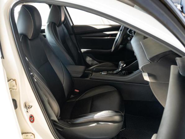 Mazda 3 IV (BP) с пробегом 2021 года, цена 1 900 000 рублей, 64971 км, седан, Автокод Объявления