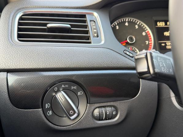 Volkswagen Jetta VI с пробегом 2012 года, цена 1 050 000 рублей, 133211 км, седан, Автокод Объявления