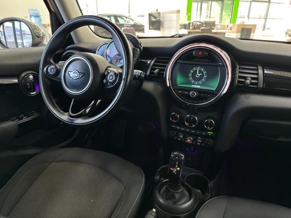 Mini Hatch III (F55/F56) Рестайлинг с пробегом 2018 года, цена 1 800 000 рублей, 80775 км, хэтчбек, Автокод Объявления