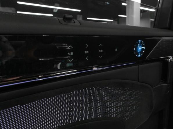 Zeekr 009 I Рестайлинг с пробегом 2024 года, цена 9 550 000 рублей, 68760 км, минивэн, Автокод Объявления