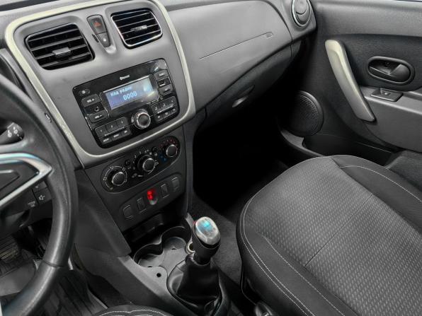 Renault Logan II Рестайлинг с пробегом 2021 года, цена 650 000 рублей, 203000 км, седан, Автокод Объявления