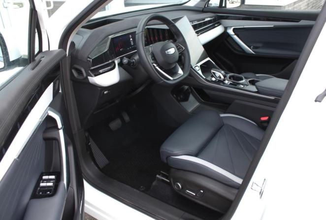 Geely Atlas II с пробегом 2024 года, цена 3 080 000 рублей, 6394 км, внедорожник, Автокод Объявления
