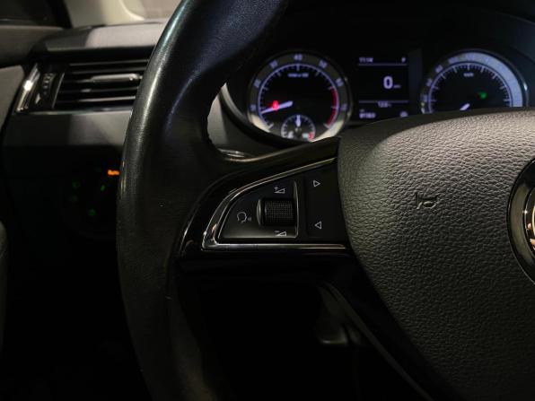 Skoda Octavia III (A7) Рестайлинг с пробегом 2020 года, цена 2 395 000 рублей, 81360 км, лифтбек, Автокод Объявления