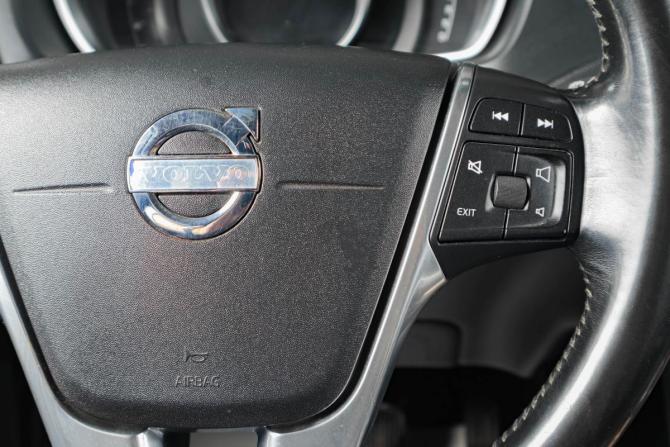 Volvo V40 II с пробегом 2014 года, цена 1 099 000 рублей, 240000 км, хэтчбек, Автокод Объявления