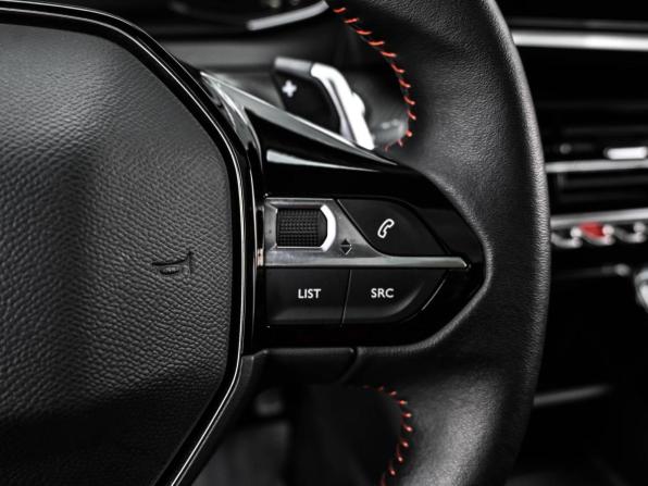 Peugeot 2008 II с пробегом 2021 года, цена 1 919 000 рублей, 13598 км, внедорожник, Автокод Объявления