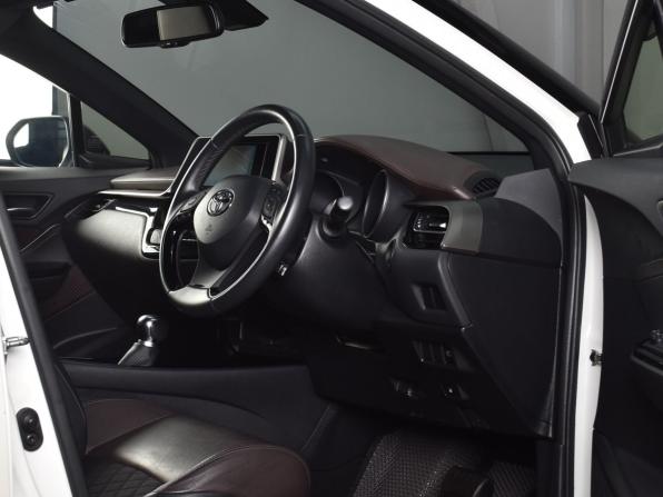 Toyota C-HR I Рестайлинг с пробегом 2019 года, цена 2 049 999 рублей, 96649 км, внедорожник, Автокод Объявления