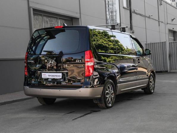 Hyundai H-1 II Рестайлинг 2 с пробегом 2018 года, цена 2 650 000 рублей, 156803 км, минивэн, Автокод Объявления